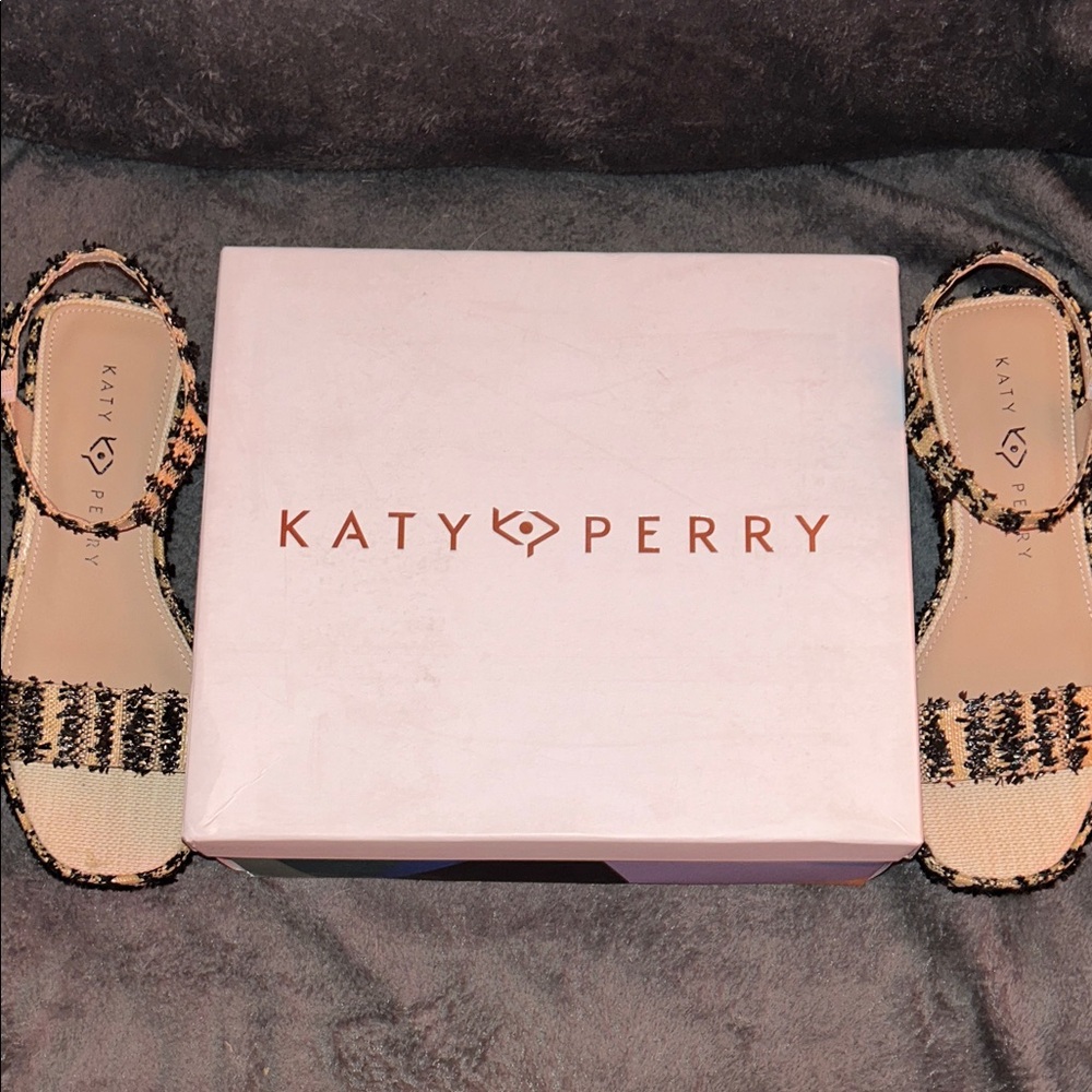 Stylish Black and Gold Women's Platform Sandals - Picture 5 of 7
